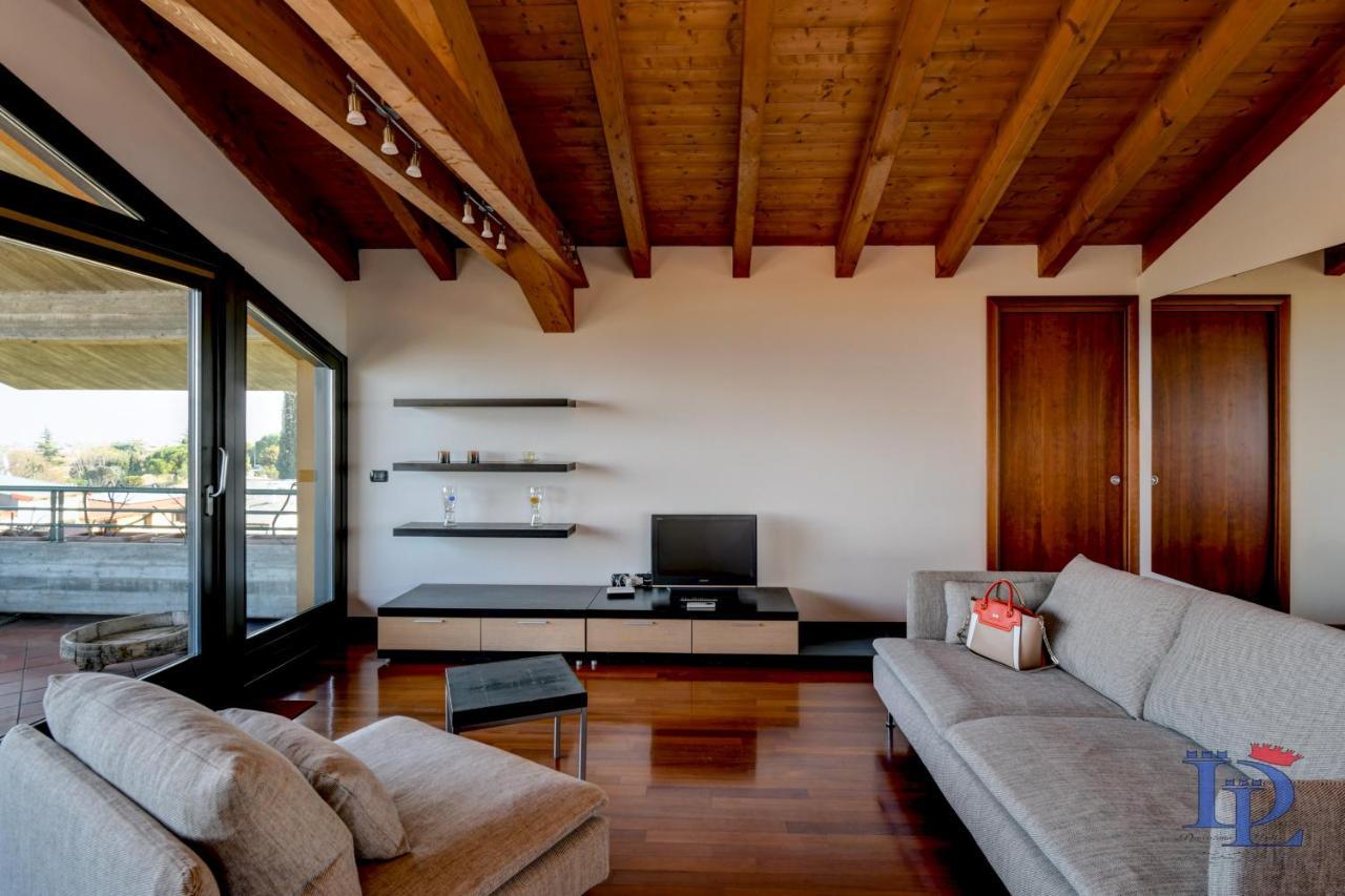 Desenzanoloft Official Partner Marriott Homes & Villas - Paradise Lake View In A 5 Pools Exclusive Residence Desenzano del Garda Exteriör bild