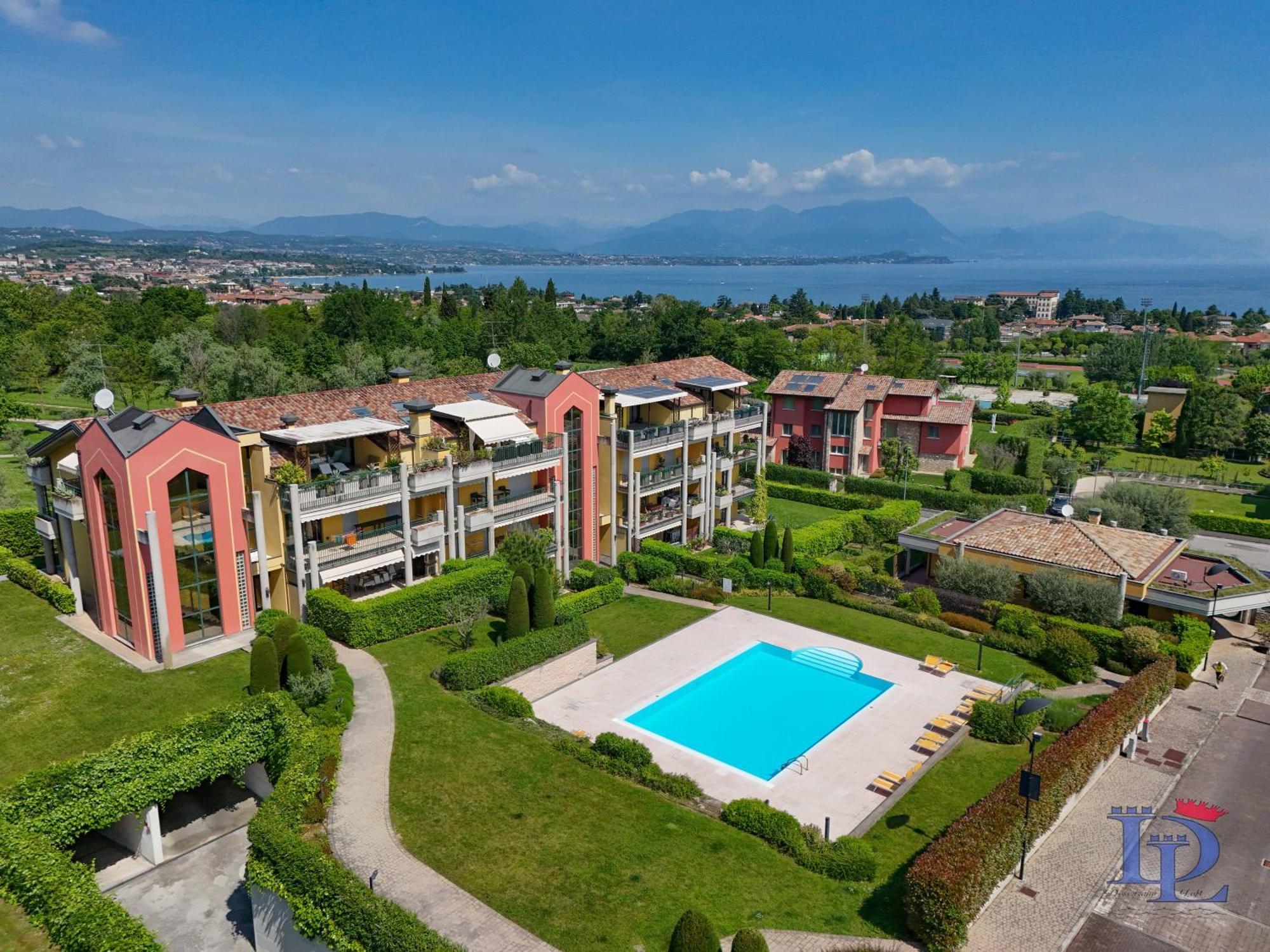 Desenzanoloft Official Partner Marriott Homes & Villas - Paradise Lake View In A 5 Pools Exclusive Residence Desenzano del Garda Exteriör bild
